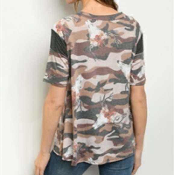 SALE🔥Camo & Skulls Short Sleeve Top - Picture 3 of 6